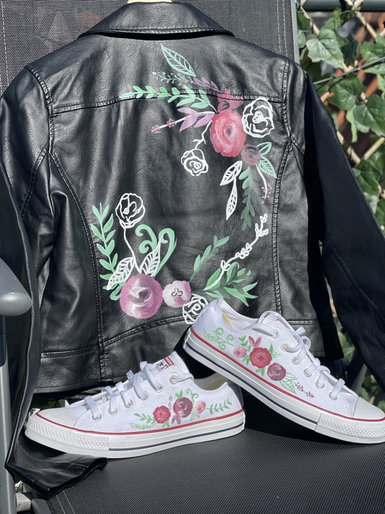 Bruidsjasje en sneakers bloemen